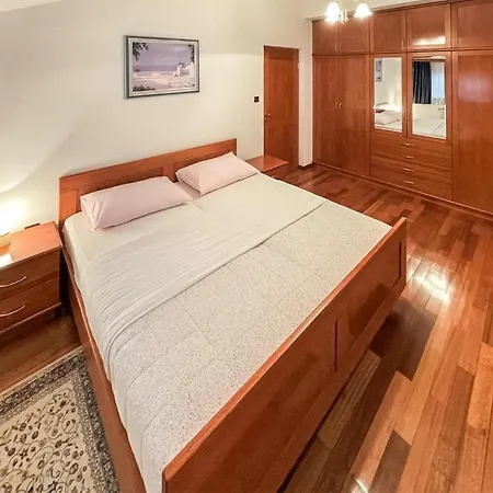 1 Bedroom Awesome In Apartament Kukci