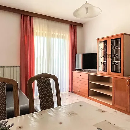 Apartment 1 Bedroom Gorgeous In *